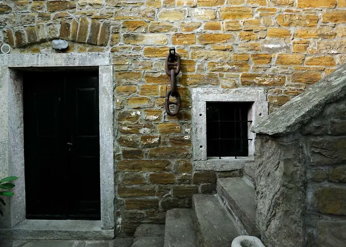 Traditional Istrian Stone House Konukevi 3*