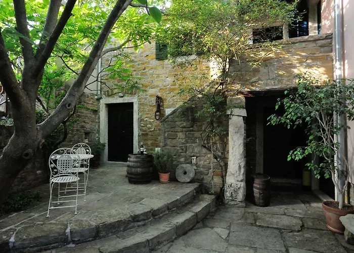 Traditional Istrian Stone House Konukevi Šmarje